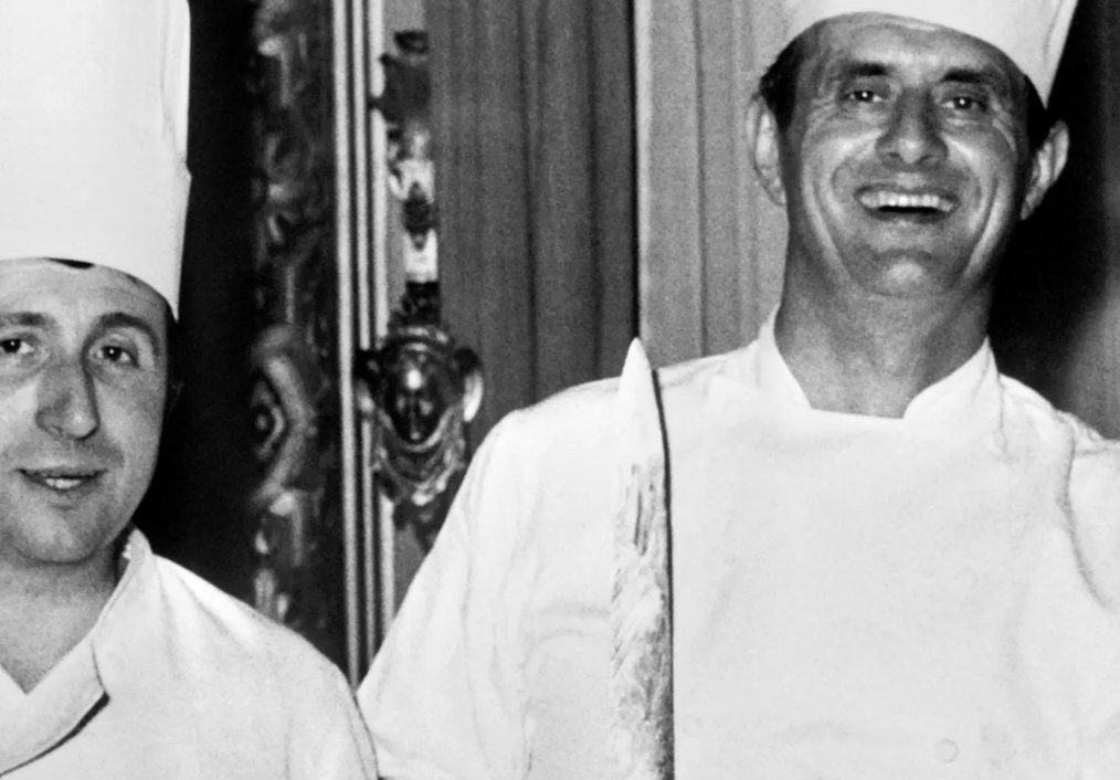 Capture d’écran 2025-10-09 à 10.42.26 Paul Bocus avec son ami cuisinier"